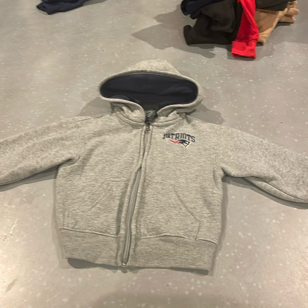 Size 3T patriots hoodie